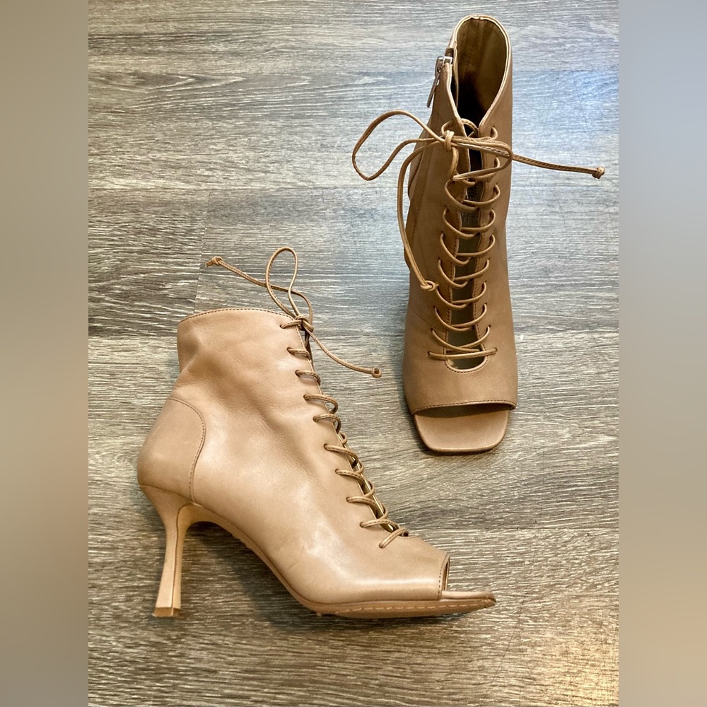 Vince Camuto leather Eshilly lace up boots in nude size 7.5